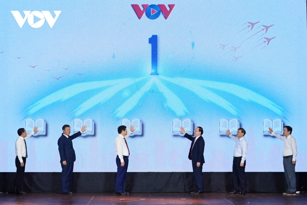 ra mắt cuốn sách Đài tiếng nói việt nam 80 năm đồng hành cùng đất nước hình ảnh 4 ra mat cuon sach Dai tieng noi viet nam 80 nam dong hanh cung dat nuoc hinh anh 4