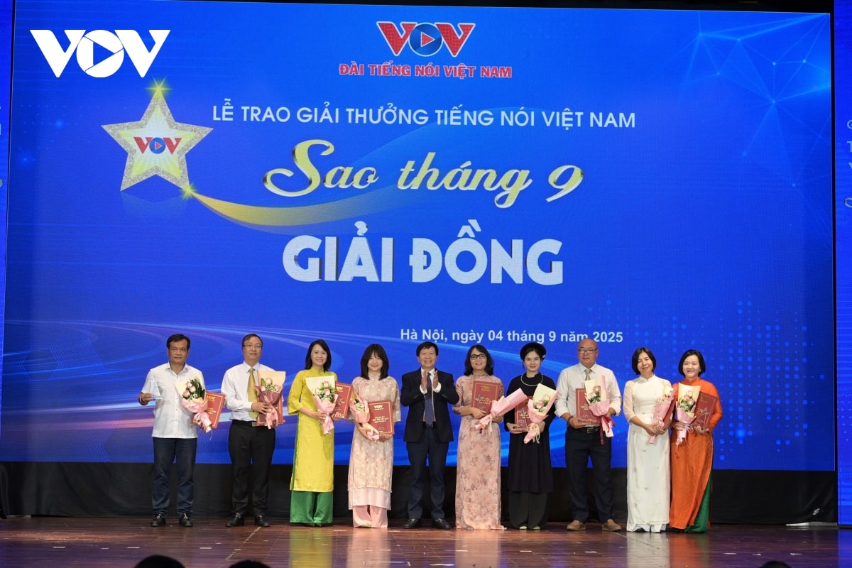 toan canh le trao giai tieng noi viet nam sao thang 9 nam 2025 hinh anh 13