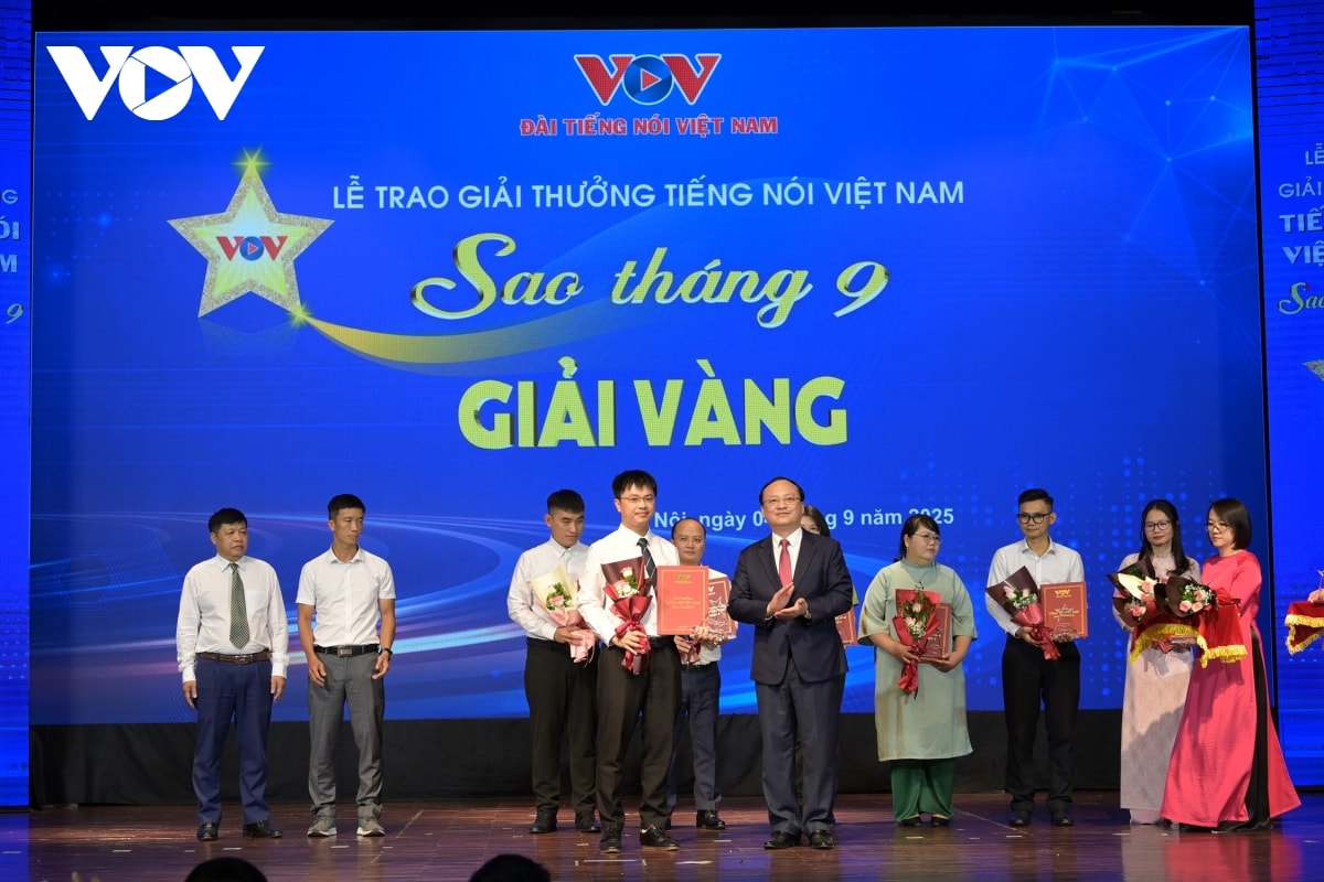toan canh le trao giai tieng noi viet nam sao thang 9 nam 2025 hinh anh 8