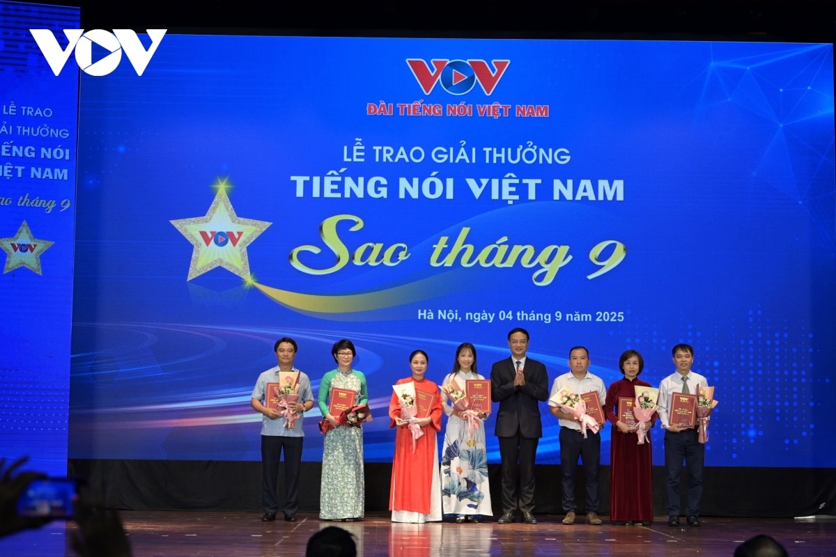 toan canh le trao giai tieng noi viet nam sao thang 9 nam 2025 hinh anh 16