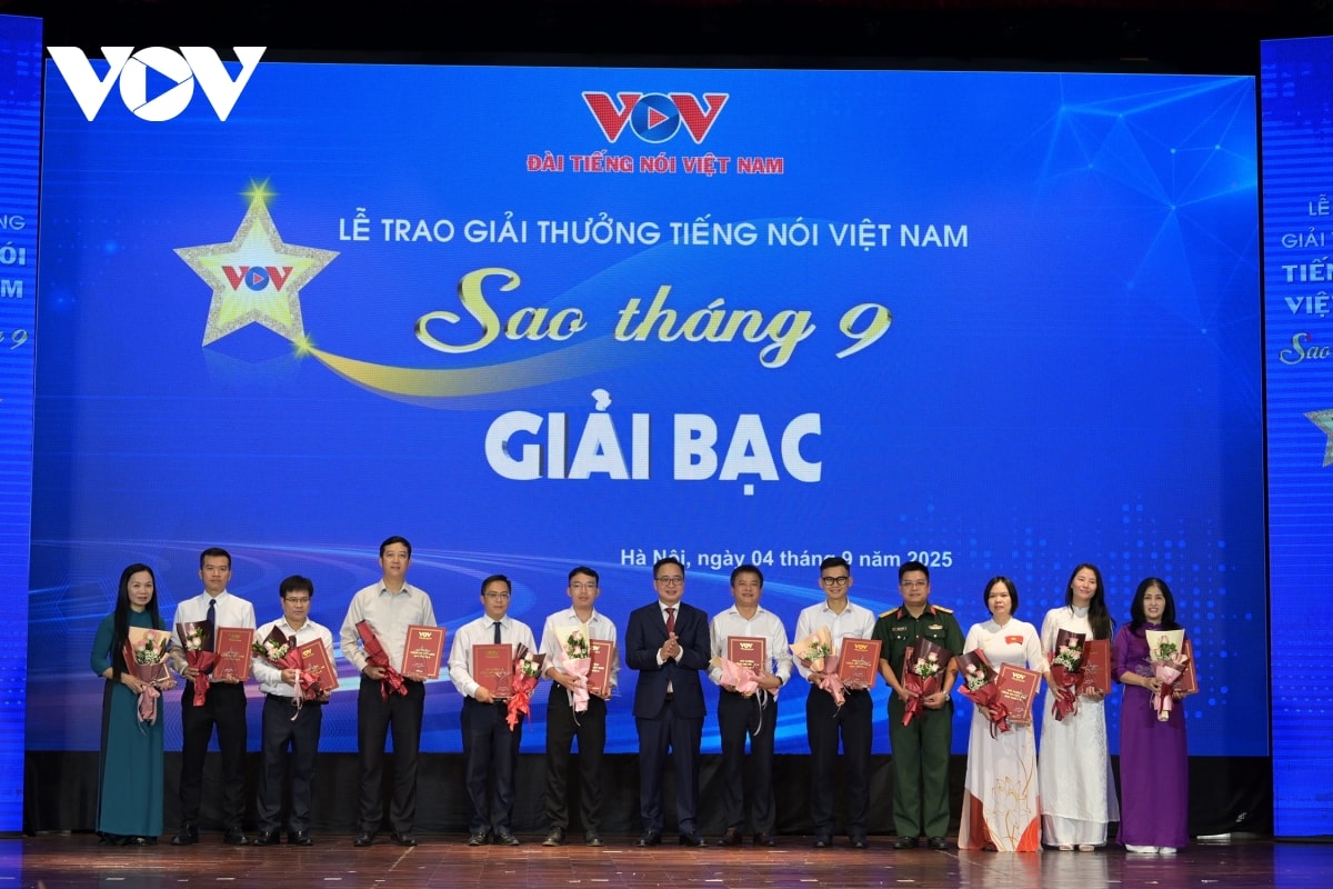 toan canh le trao giai tieng noi viet nam sao thang 9 nam 2025 hinh anh 11