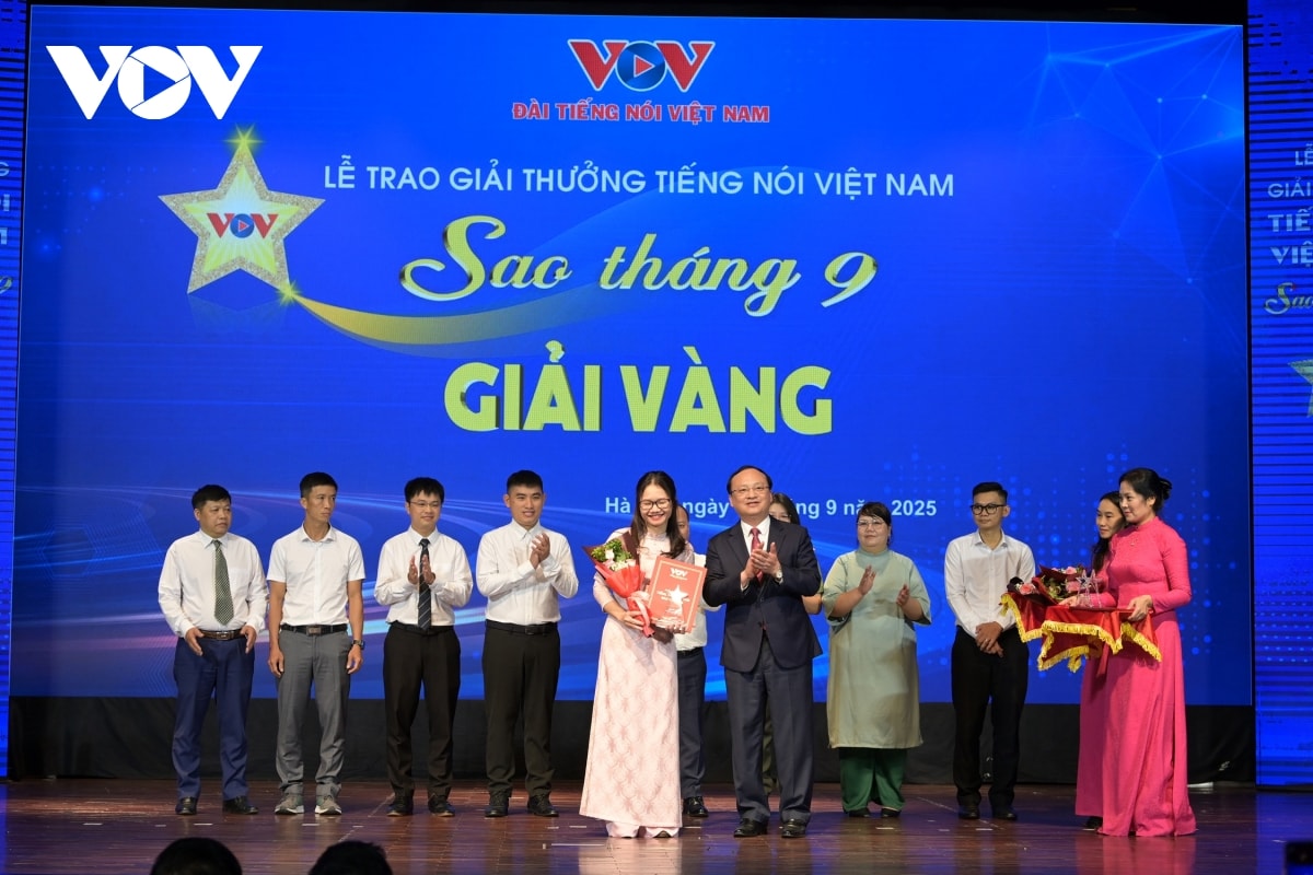 toan canh le trao giai tieng noi viet nam sao thang 9 nam 2025 hinh anh 2