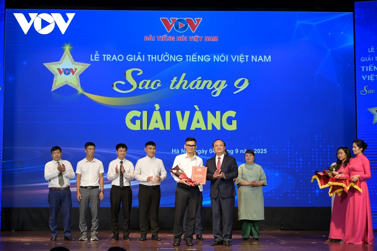 toan canh le trao giai tieng noi viet nam sao thang 9 nam 2025 hinh anh 3
