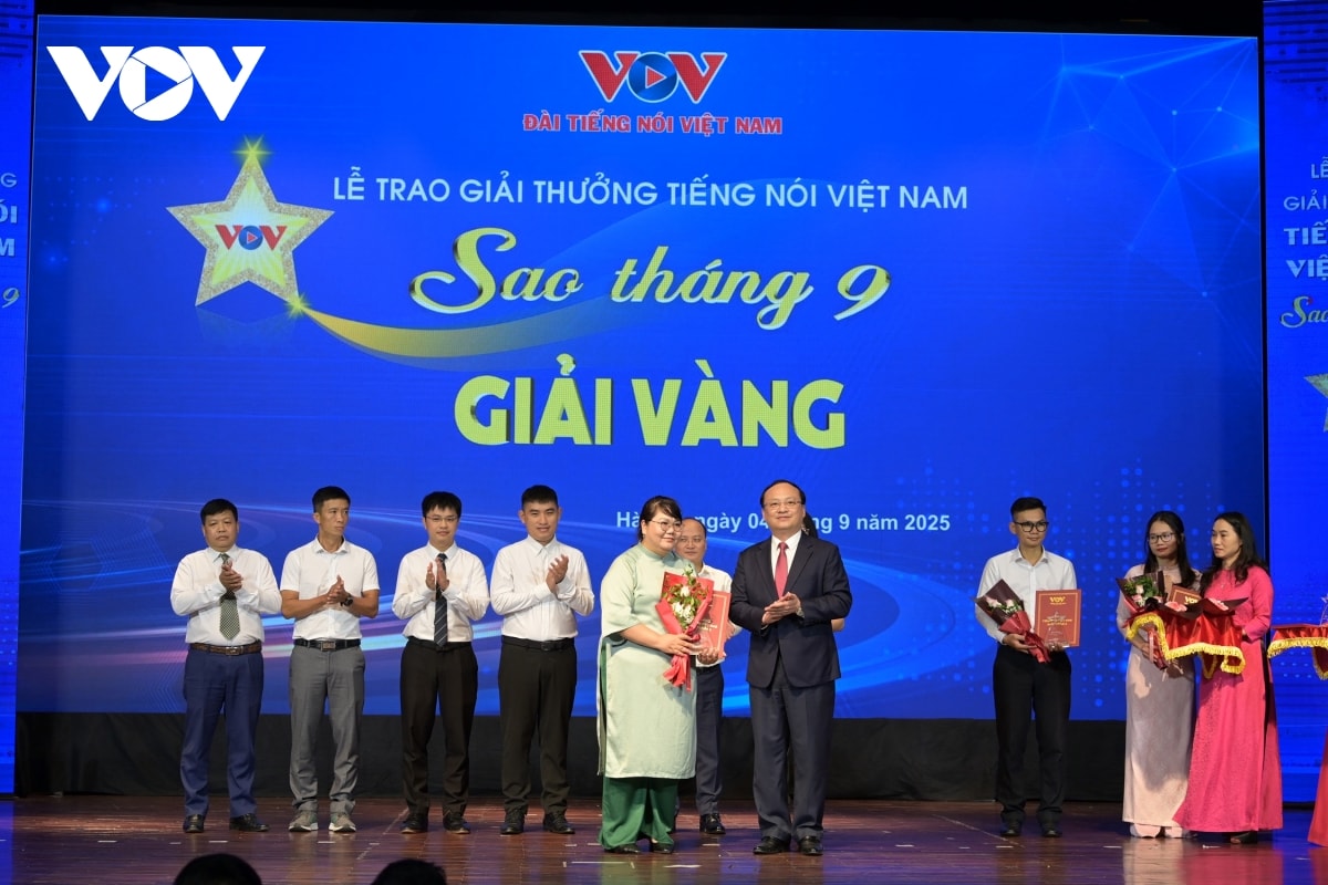 toan canh le trao giai tieng noi viet nam sao thang 9 nam 2025 hinh anh 4