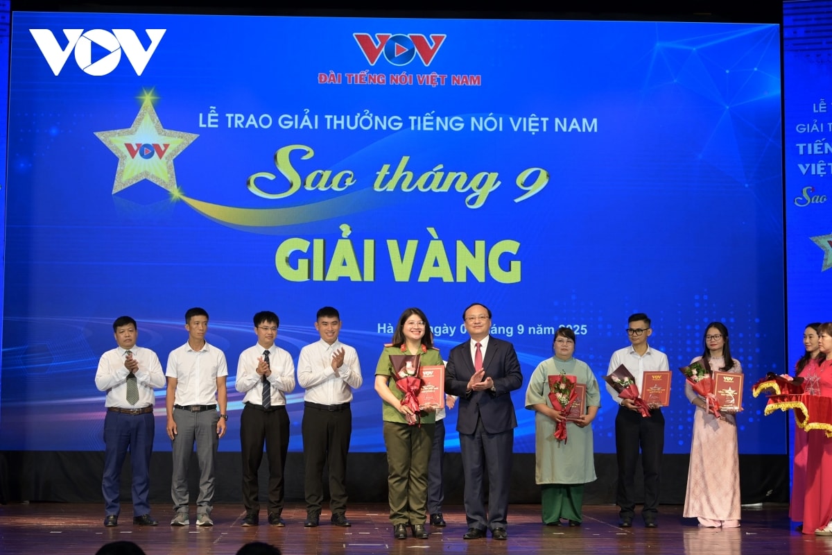 toan canh le trao giai tieng noi viet nam sao thang 9 nam 2025 hinh anh 5