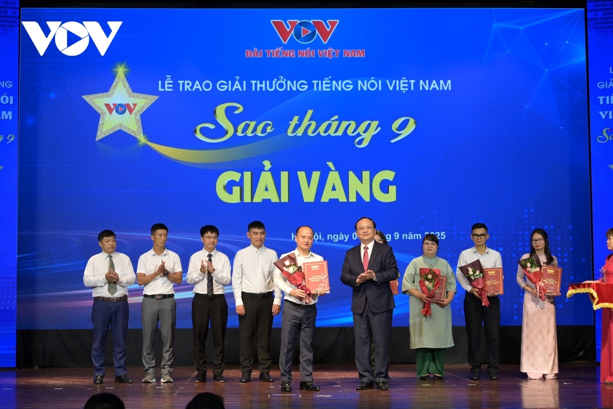 toan canh le trao giai tieng noi viet nam sao thang 9 nam 2025 hinh anh 6