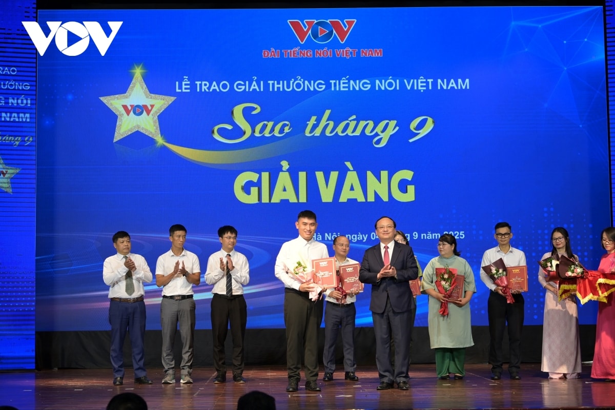 toan canh le trao giai tieng noi viet nam sao thang 9 nam 2025 hinh anh 7