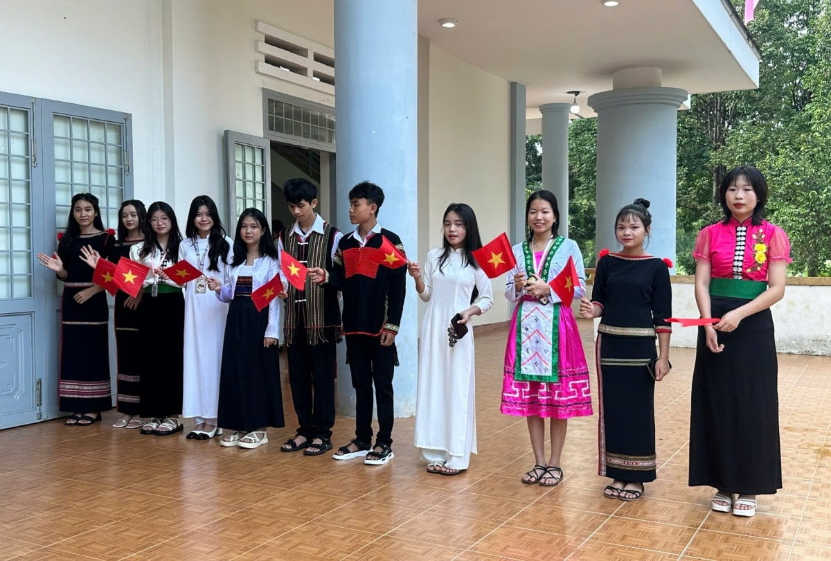 khai giảng năm học 2025-2026, lần đầu học sinh cả nước cùng chào cờ trực tuyến hình ảnh 39 khai giang nam hoc 2025-2026, lan dau hoc sinh ca nuoc cung chao co truc tuyen hinh anh 39