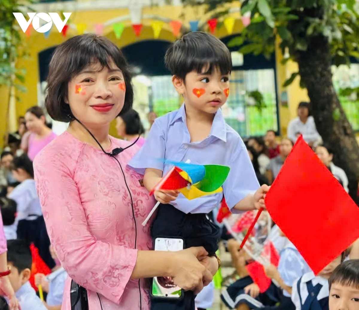khai giảng năm học 2025-2026, lần đầu học sinh cả nước cùng chào cờ trực tuyến hình ảnh 28 khai giang nam hoc 2025-2026, lan dau hoc sinh ca nuoc cung chao co truc tuyen hinh anh 28