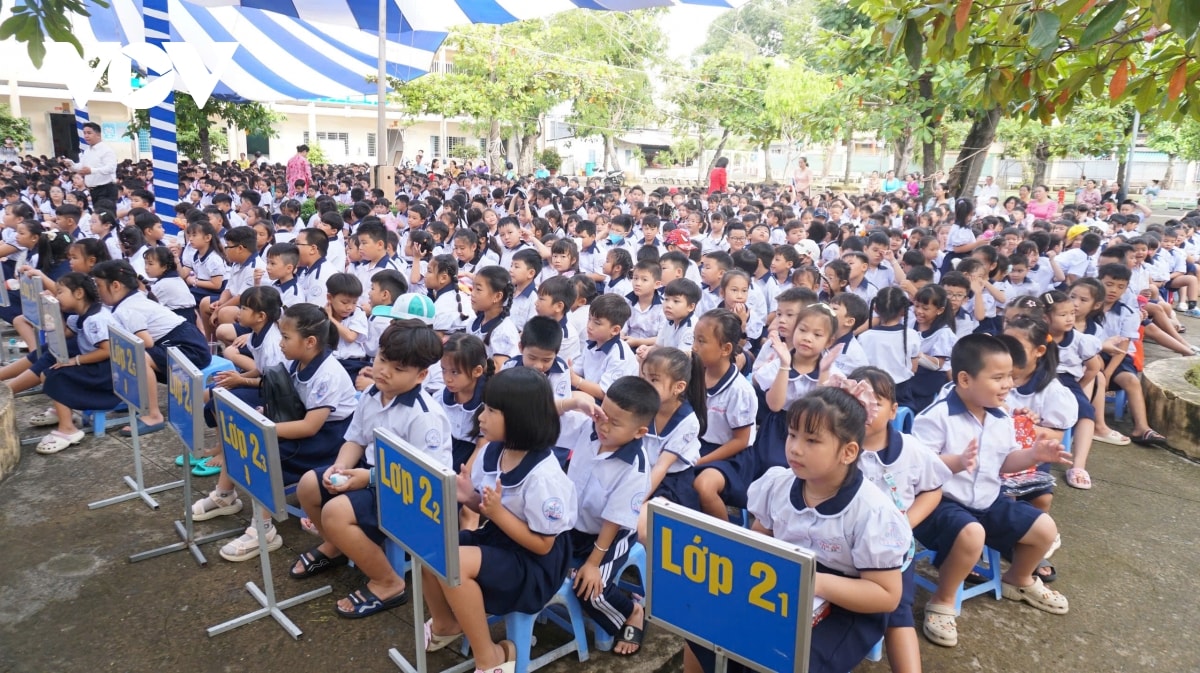hàng triệu học sinh tại các tỉnh, thành trên cả nước nô nức khai giảng năm học mới hình ảnh 11 hang trieu hoc sinh tai cac tinh, thanh tren ca nuoc no nuc khai giang nam hoc moi hinh anh 11