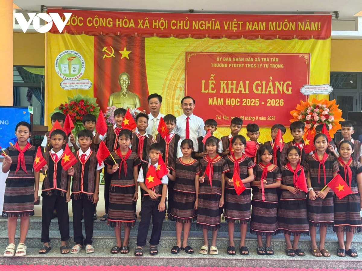 khai giảng năm học 2025-2026, lần đầu học sinh cả nước cùng chào cờ trực tuyến hình ảnh 13 khai giang nam hoc 2025-2026, lan dau hoc sinh ca nuoc cung chao co truc tuyen hinh anh 13