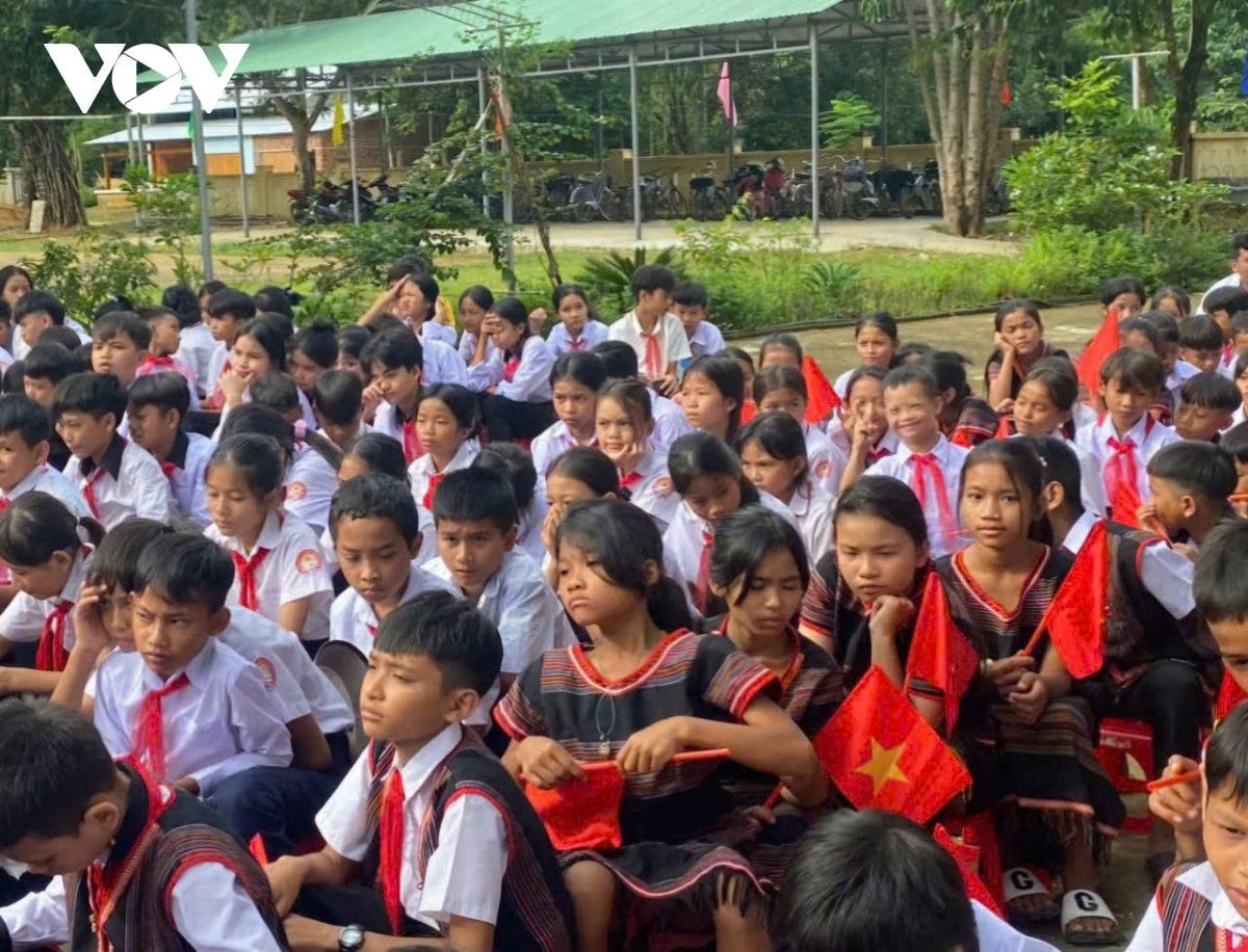 khai giảng năm học 2025-2026, lần đầu học sinh cả nước cùng chào cờ trực tuyến hình ảnh 12 khai giang nam hoc 2025-2026, lan dau hoc sinh ca nuoc cung chao co truc tuyen hinh anh 12