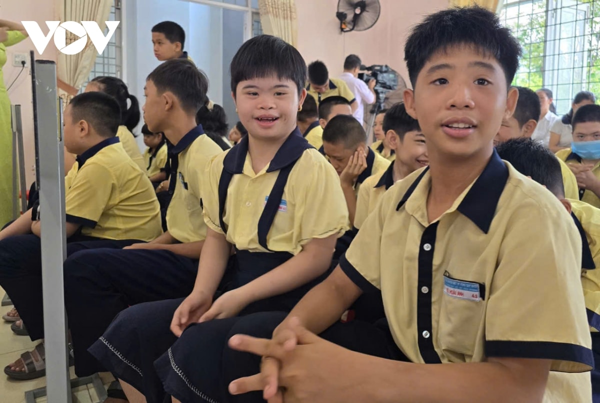khai giảng năm học 2025-2026, lần đầu học sinh cả nước cùng chào cờ trực tuyến hình ảnh 10 khai giang nam hoc 2025-2026, lan dau hoc sinh ca nuoc cung chao co truc tuyen hinh anh 10
