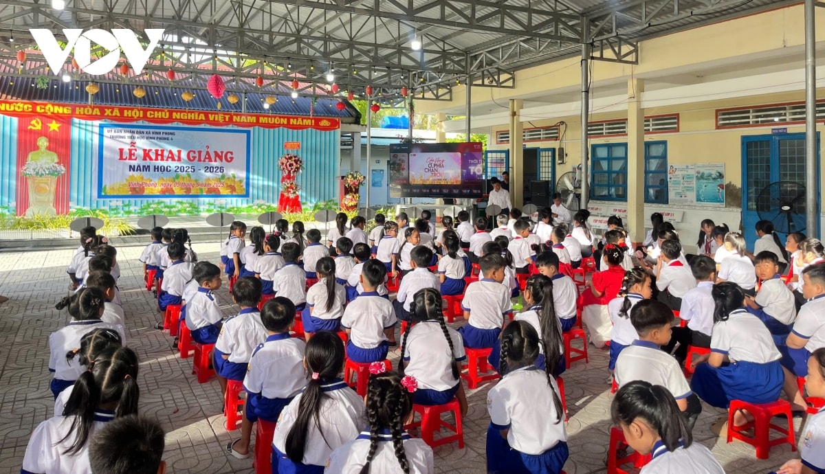 khai giảng năm học 2025-2026, lần đầu học sinh cả nước cùng chào cờ trực tuyến hình ảnh 7 khai giang nam hoc 2025-2026, lan dau hoc sinh ca nuoc cung chao co truc tuyen hinh anh 7
