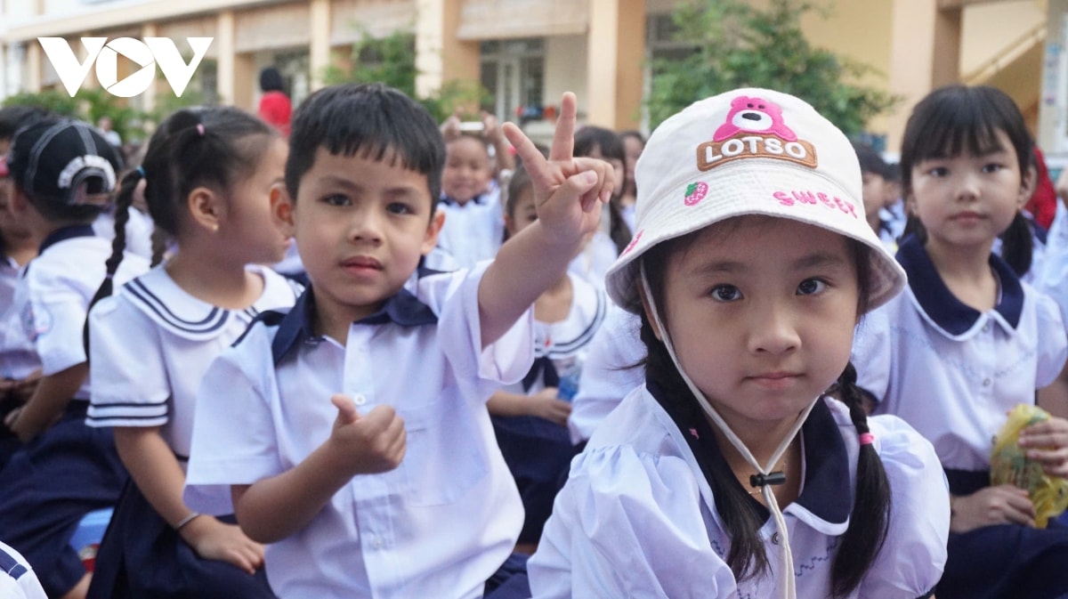 hàng triệu học sinh tại các tỉnh, thành trên cả nước nô nức khai giảng năm học mới hình ảnh 12 hang trieu hoc sinh tai cac tinh, thanh tren ca nuoc no nuc khai giang nam hoc moi hinh anh 12