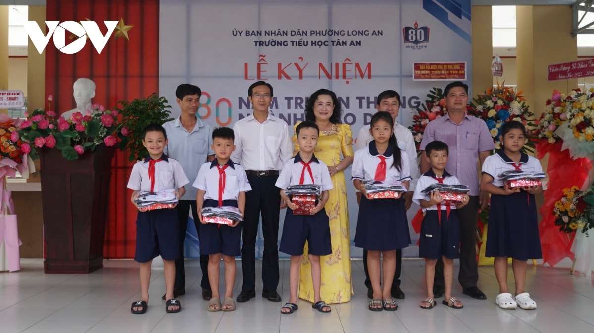 hàng triệu học sinh tại các tỉnh, thành trên cả nước nô nức khai giảng năm học mới hình ảnh 13 hang trieu hoc sinh tai cac tinh, thanh tren ca nuoc no nuc khai giang nam hoc moi hinh anh 13