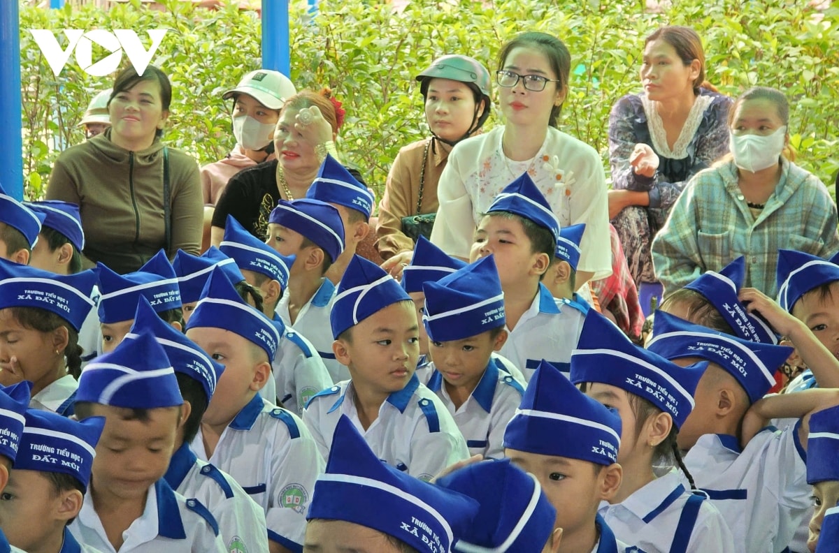 khai giảng năm học mới tại đất mũi cà mau hình ảnh 4 khai giang nam hoc moi tai dat mui ca mau hinh anh 4