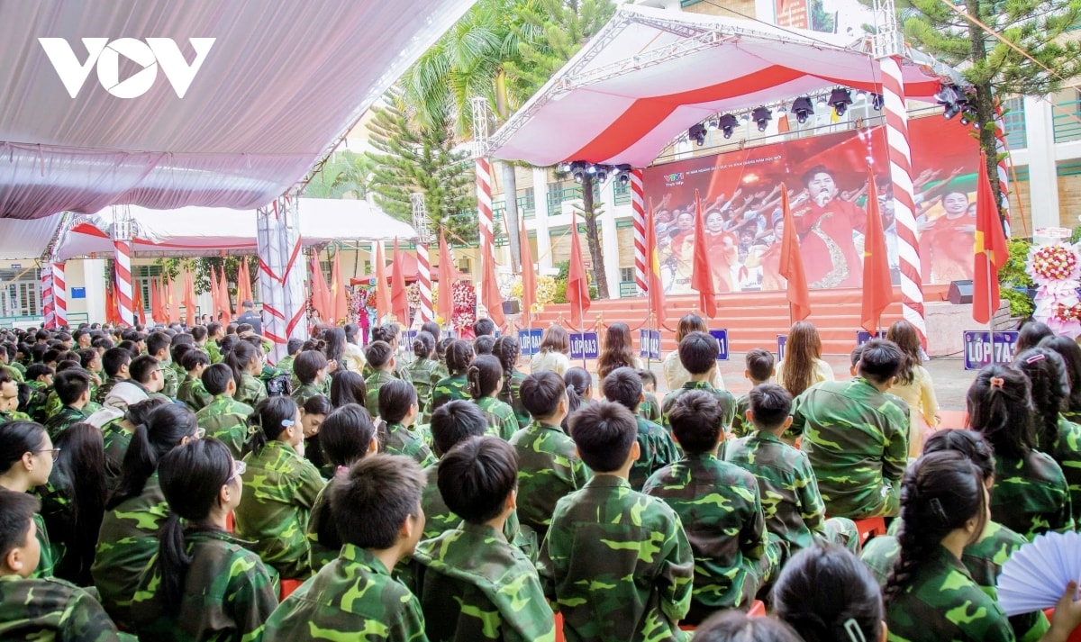 hàng triệu học sinh tại các tỉnh, thành trên cả nước nô nức khai giảng năm học mới hình ảnh 7 hang trieu hoc sinh tai cac tinh, thanh tren ca nuoc no nuc khai giang nam hoc moi hinh anh 7