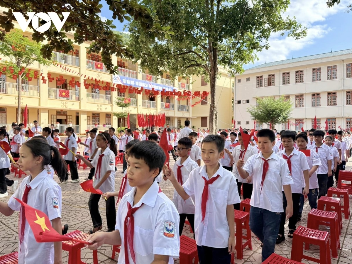 hàng triệu học sinh tại các tỉnh, thành trên cả nước nô nức khai giảng năm học mới hình ảnh 3 hang trieu hoc sinh tai cac tinh, thanh tren ca nuoc no nuc khai giang nam hoc moi hinh anh 3