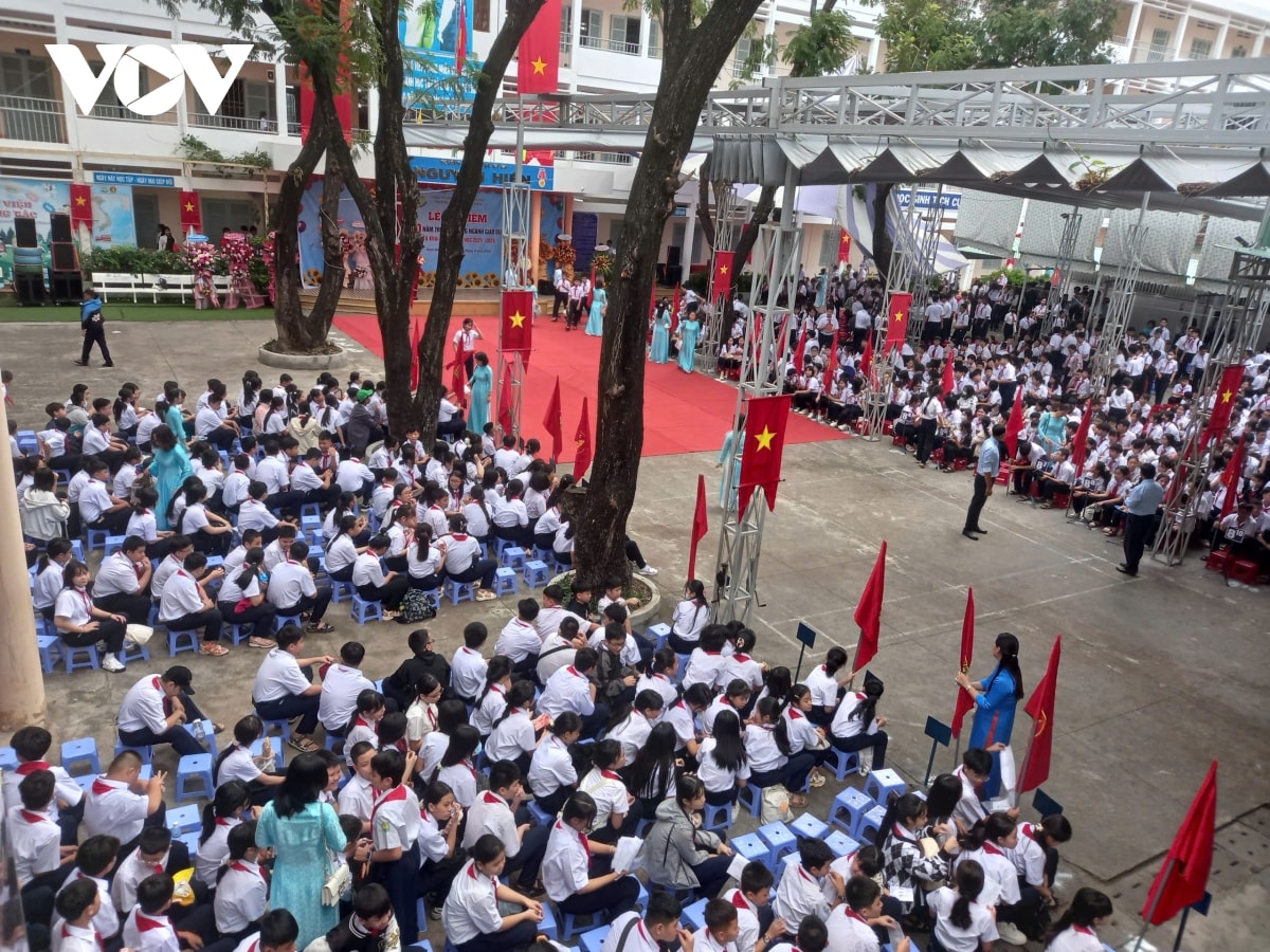 khai giảng năm học 2025-2026, lần đầu học sinh cả nước cùng chào cờ trực tuyến hình ảnh 36 khai giang nam hoc 2025-2026, lan dau hoc sinh ca nuoc cung chao co truc tuyen hinh anh 36