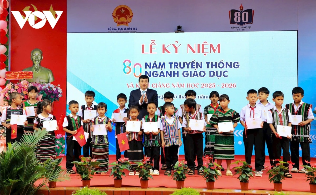 le khai giang dac biet cua 1,6 trieu thay co va 26 trieu hoc sinh, sinh vien hinh anh 27