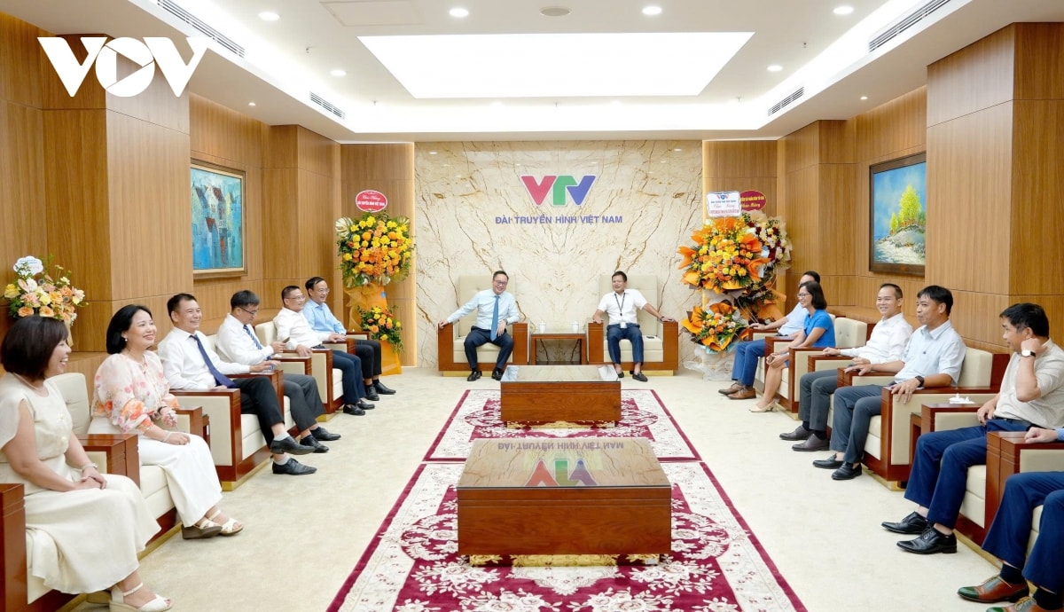 lanh dao vov chuc mung vtv nhan dip 55 nam thanh lap hinh anh 2