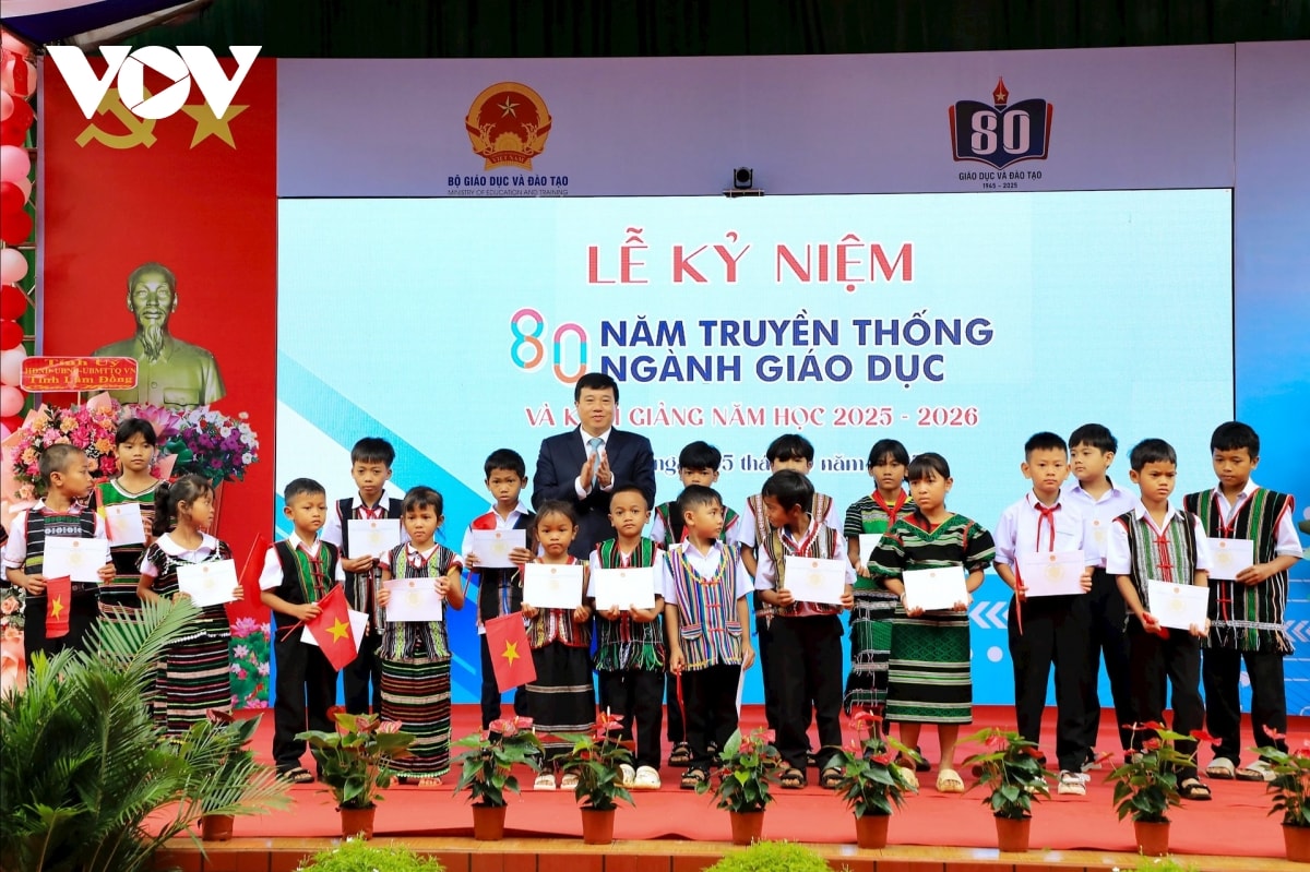 hàng triệu học sinh tại các tỉnh, thành trên cả nước nô nức khai giảng năm học mới hình ảnh 9 hang trieu hoc sinh tai cac tinh, thanh tren ca nuoc no nuc khai giang nam hoc moi hinh anh 9