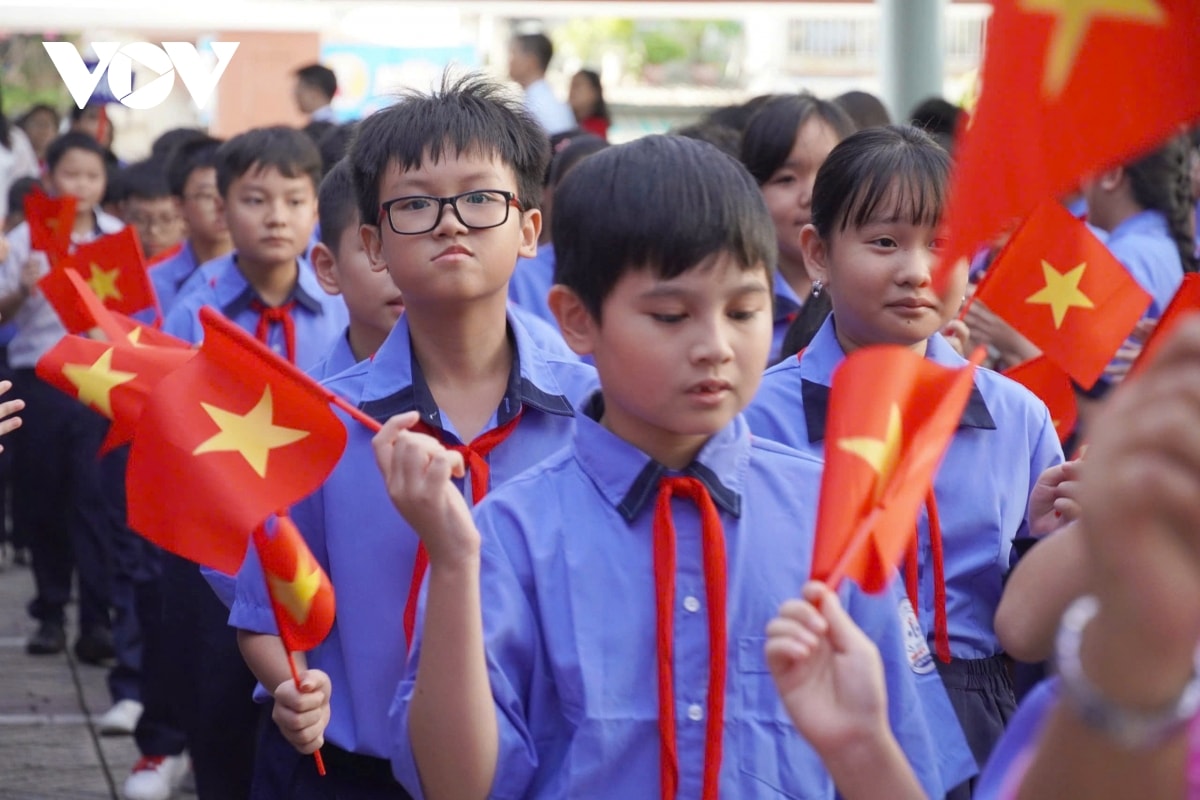 hon 2,5 trieu hoc sinh tu con Dao toi dat lien cua tp.hcm ron rang khai giang nam hoc moi hinh anh 1