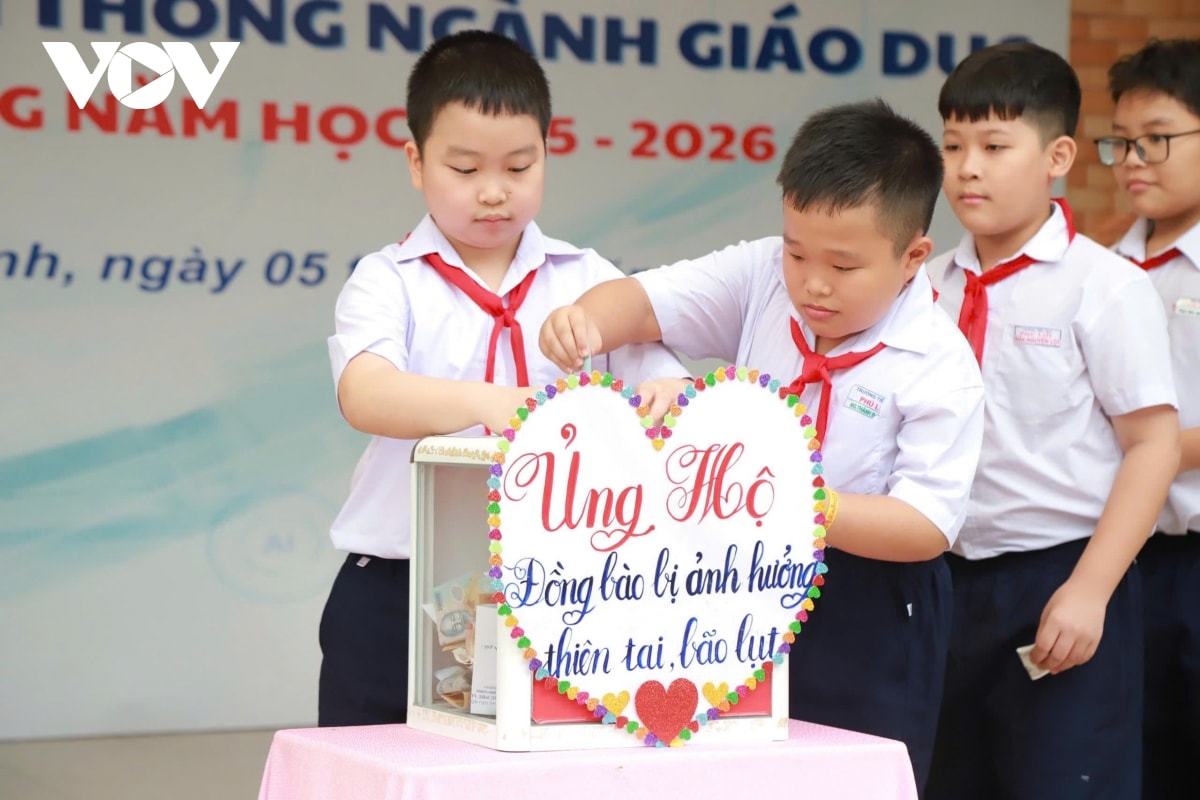 hon 2,5 trieu hoc sinh tu con Dao toi dat lien cua tp.hcm ron rang khai giang nam hoc moi hinh anh 4