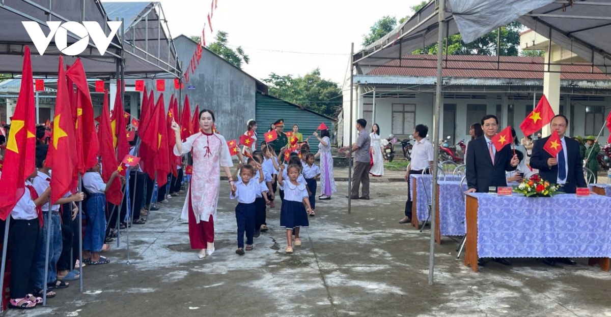 hàng triệu học sinh tại các tỉnh, thành trên cả nước nô nức khai giảng năm học mới hình ảnh 5 hang trieu hoc sinh tai cac tinh, thanh tren ca nuoc no nuc khai giang nam hoc moi hinh anh 5