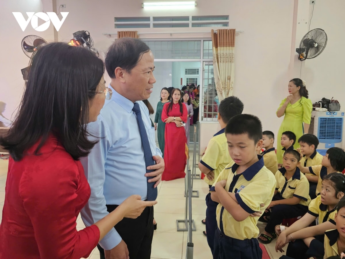 hàng triệu học sinh tại các tỉnh, thành trên cả nước nô nức khai giảng năm học mới hình ảnh 4 hang trieu hoc sinh tai cac tinh, thanh tren ca nuoc no nuc khai giang nam hoc moi hinh anh 4