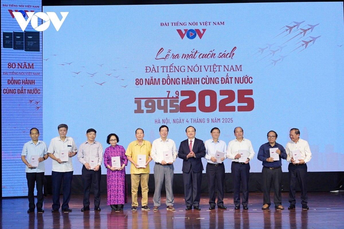 Đài tiếng nói việt nam - 80 năm đồng hành cùng đất nước hồi ức và khát vọng hình ảnh 3 Dai tieng noi viet nam - 80 nam dong hanh cung dat nuoc hoi uc va khat vong hinh anh 3