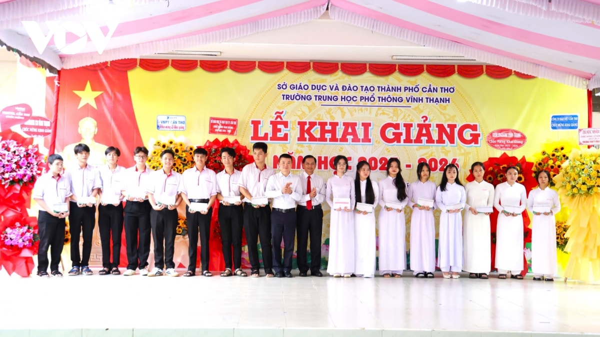 hàng triệu học sinh tại các tỉnh, thành trên cả nước nô nức khai giảng năm học mới hình ảnh 19 hang trieu hoc sinh tai cac tinh, thanh tren ca nuoc no nuc khai giang nam hoc moi hinh anh 19