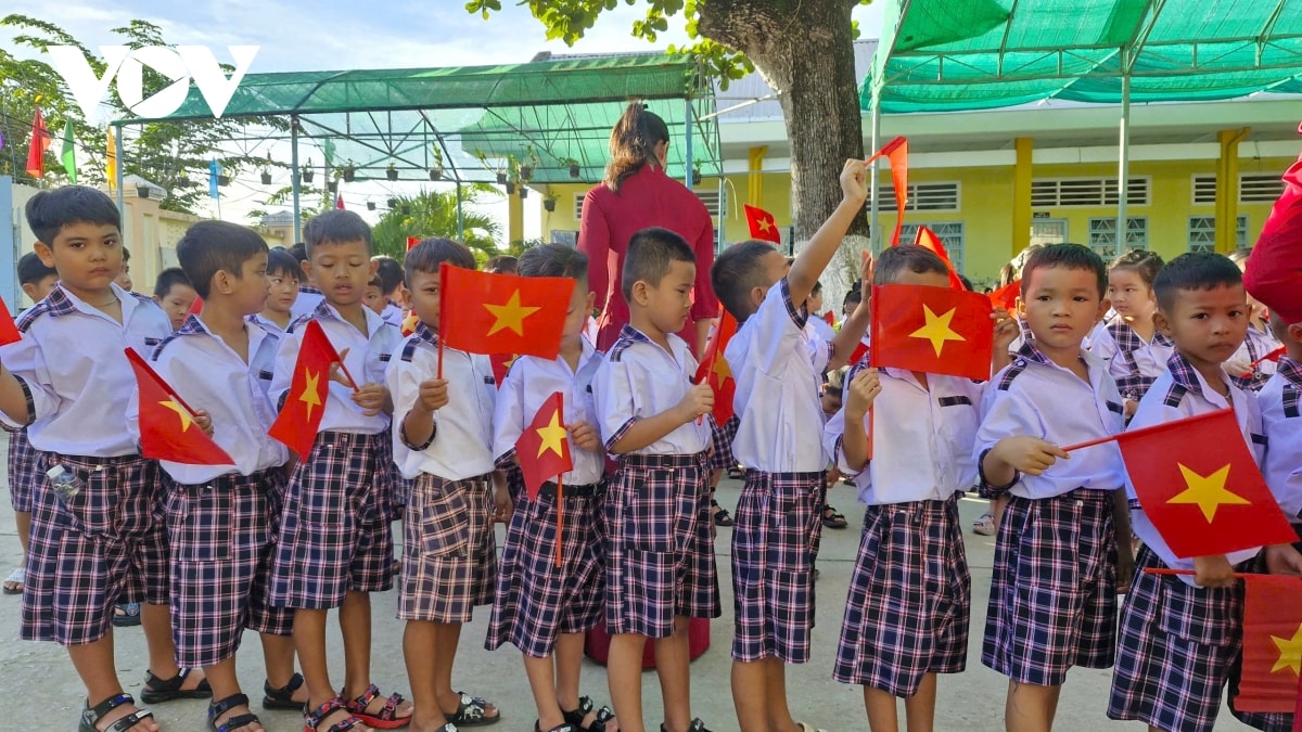hàng triệu học sinh tại các tỉnh, thành trên cả nước nô nức khai giảng năm học mới hình ảnh 18 hang trieu hoc sinh tai cac tinh, thanh tren ca nuoc no nuc khai giang nam hoc moi hinh anh 18