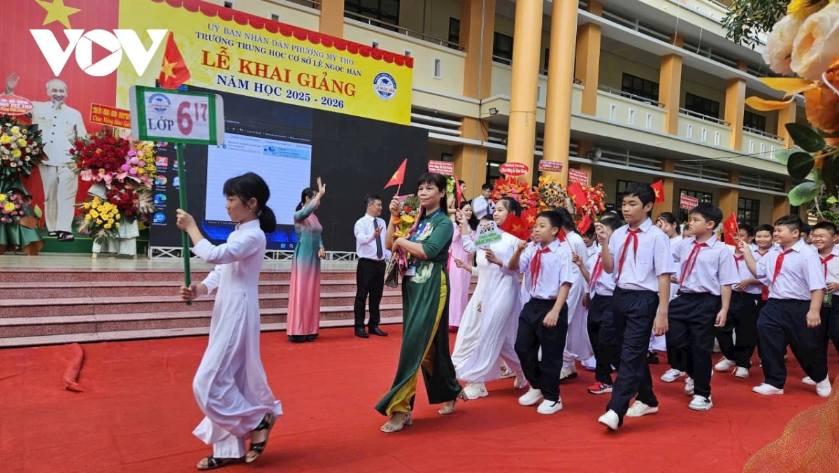 hàng triệu học sinh tại các tỉnh, thành trên cả nước nô nức khai giảng năm học mới hình ảnh 16 hang trieu hoc sinh tai cac tinh, thanh tren ca nuoc no nuc khai giang nam hoc moi hinh anh 16