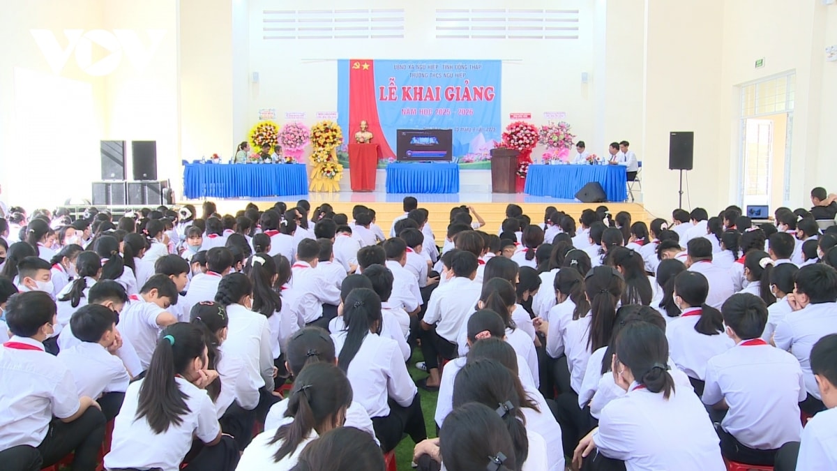 hàng triệu học sinh tại các tỉnh, thành trên cả nước nô nức khai giảng năm học mới hình ảnh 14 hang trieu hoc sinh tai cac tinh, thanh tren ca nuoc no nuc khai giang nam hoc moi hinh anh 14
