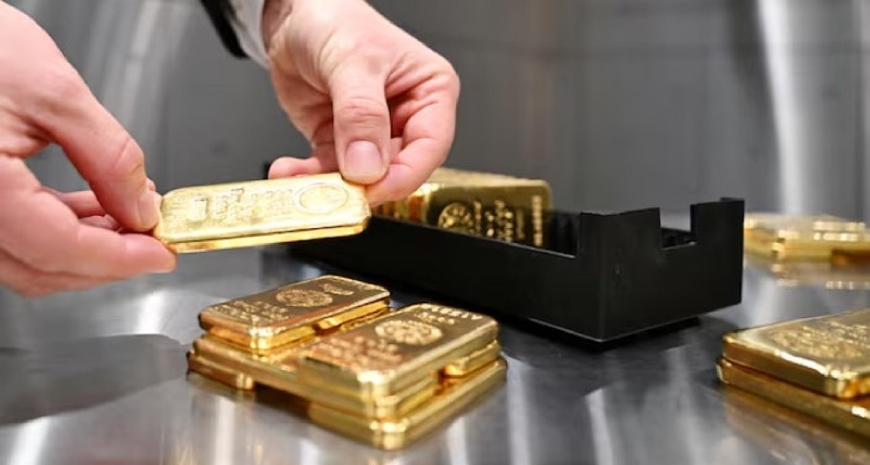 Giá vàng thế giới tăng mạnh và lập kỷ lục mới. (Ảnh minh hoạ: Reuters)