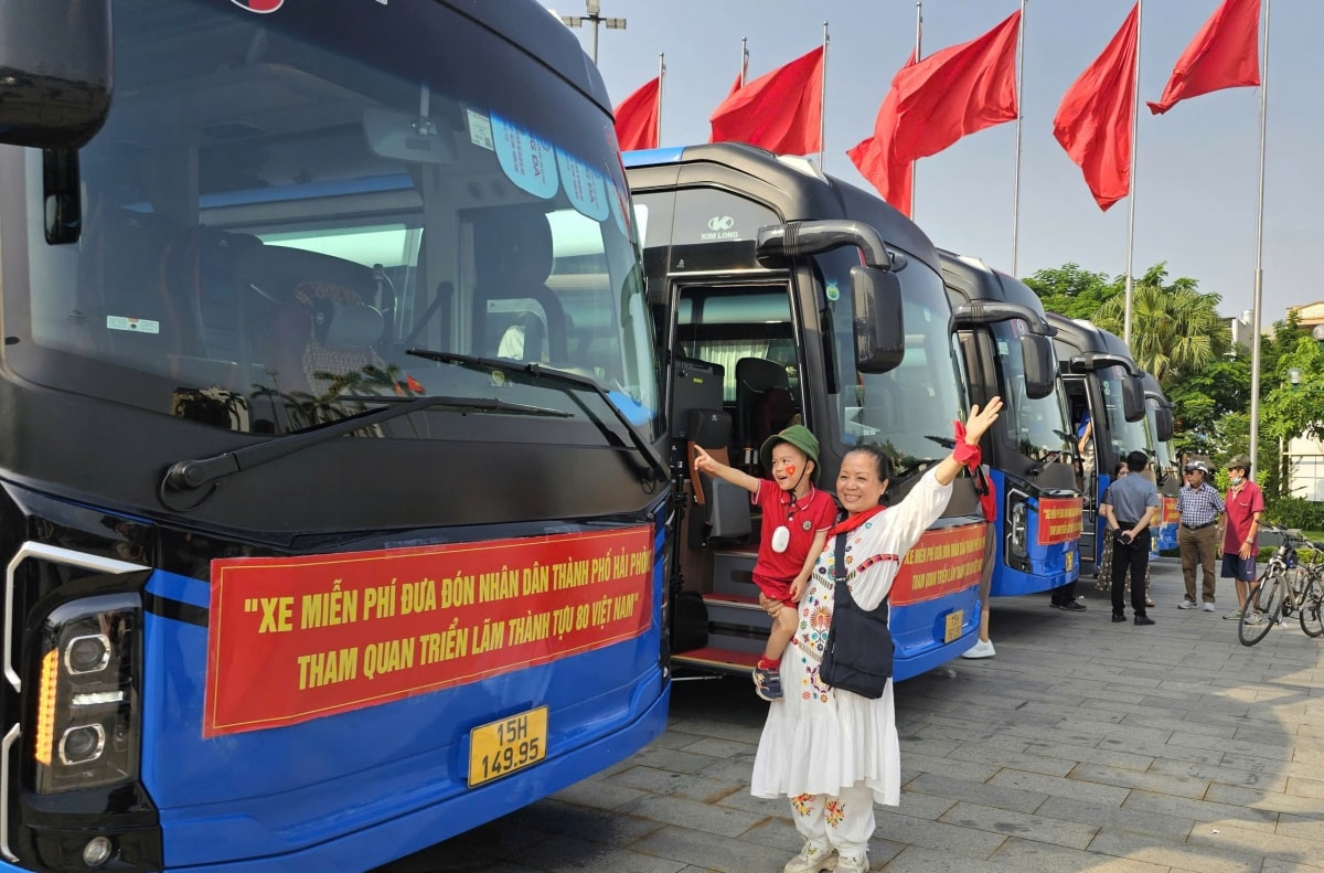 hải phòng miễn phí đưa đón người dân tham quan triển lãm 80 năm thành tựu đất nước hình ảnh 1 hai phong mien phi dua don nguoi dan tham quan trien lam 80 nam thanh tuu dat nuoc hinh anh 1