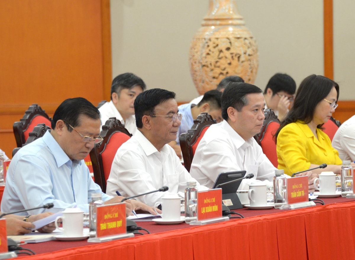 bo chinh tri lam viec voi ban thuong vu Dang uy cac co quan Dang trung uong hinh anh 3