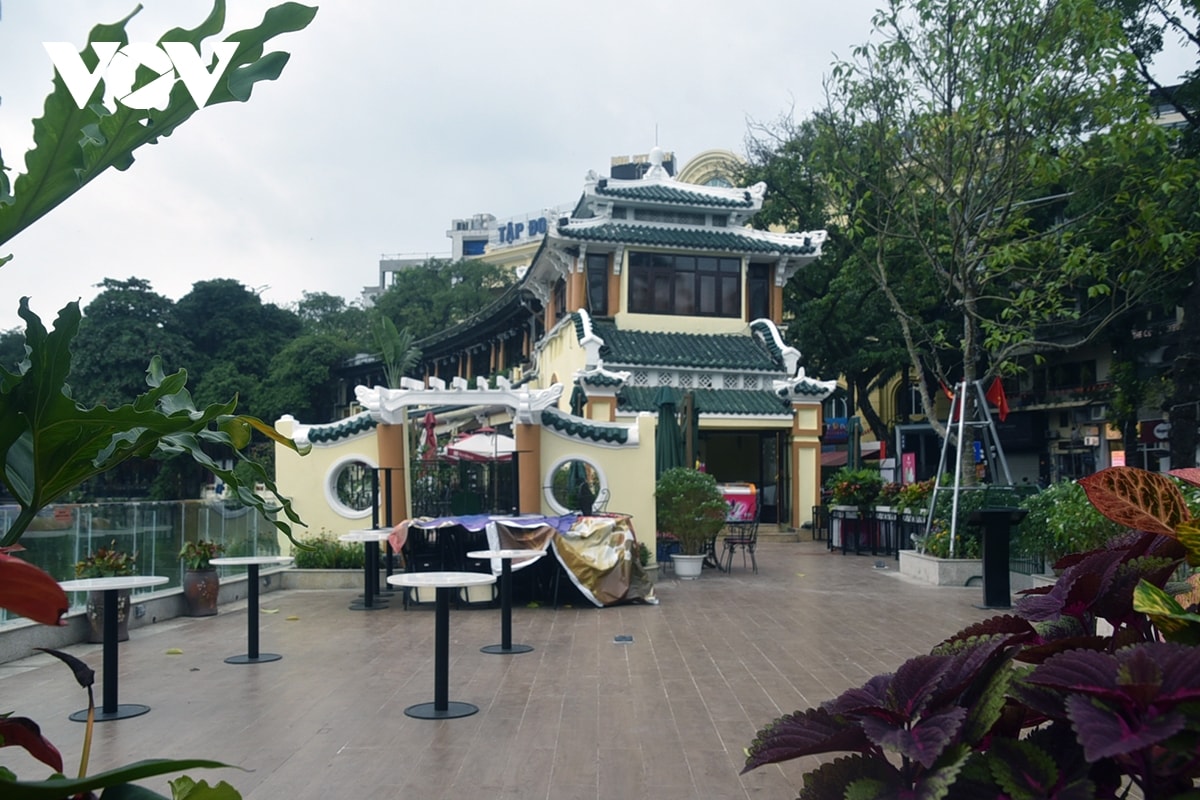 quang truong Dong kinh nghia thuc khoac ao moi sau khi chinh trang hinh anh 11