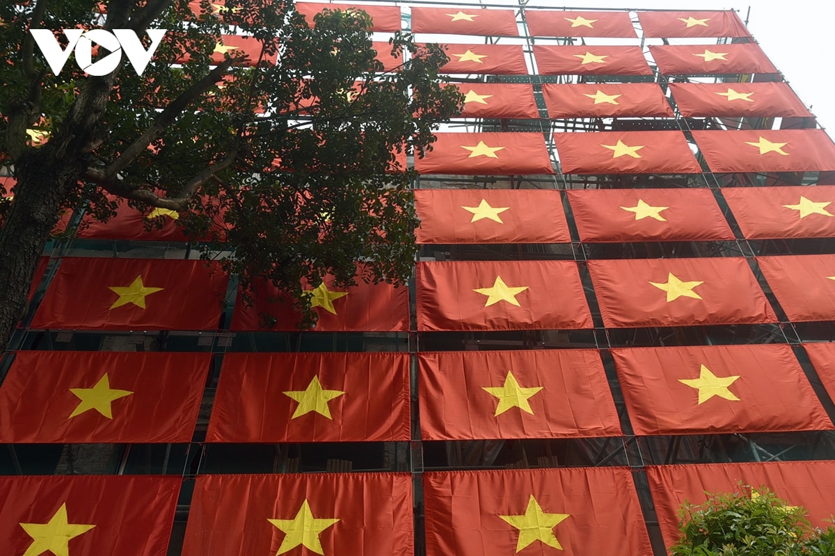 quang truong Dong kinh nghia thuc khoac ao moi sau khi chinh trang hinh anh 4