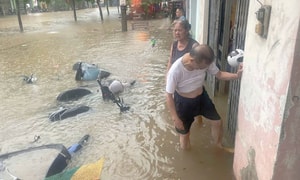 Đường phố Lào Cai biến thành sông sau mưa lớn
