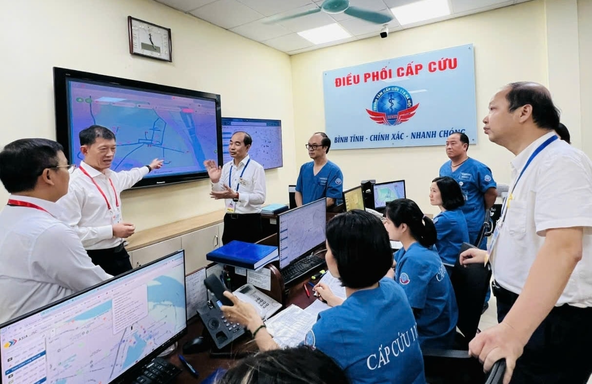 Lãnh đạo ngành y tế kiểm tra công tác điều phối cấp cứu cho sự kiện trọng đại của đất nước.