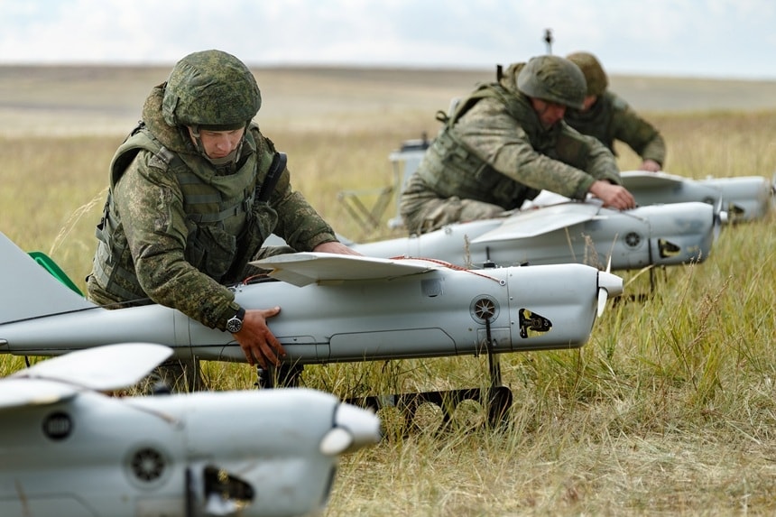 nato lung tung truoc uav gia re lo hong phong khong bi phoi bay hinh anh 1
