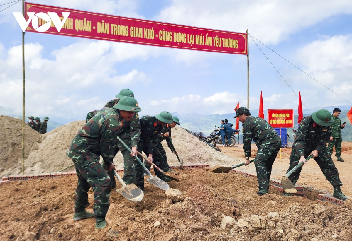 than toc dung nha moi cho nguoi dan vung lu Dien bien hinh anh 2