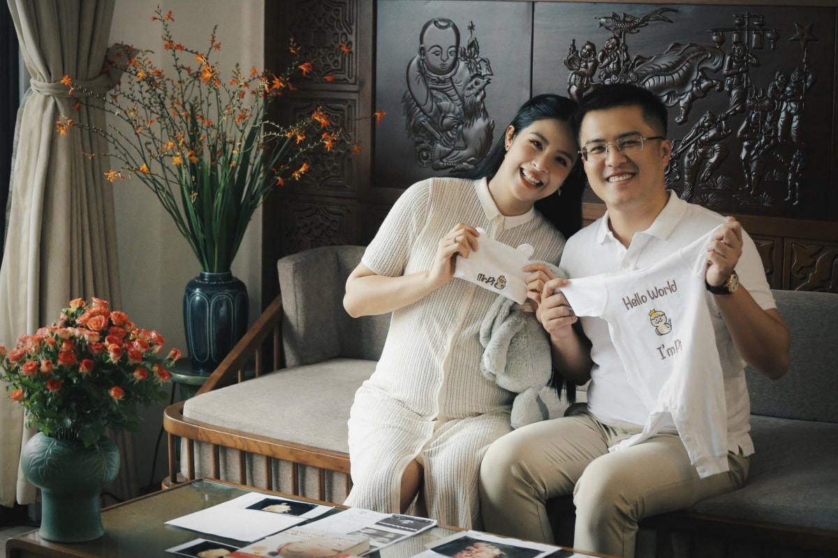 sao viet 14 9 hoa hau ngoc han va chong chup anh ky niem giai doan cuoi thai ky hinh anh 1