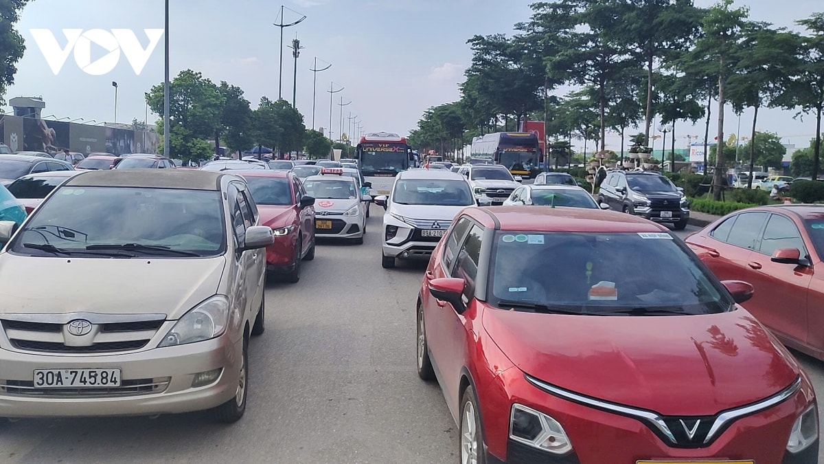 dong xe van ken cung tren cac nga duong toi trien lam quoc gia truoc ngay be mac hinh anh 15