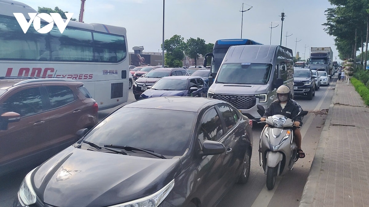 dong xe van ken cung tren cac nga duong toi trien lam quoc gia truoc ngay be mac hinh anh 7