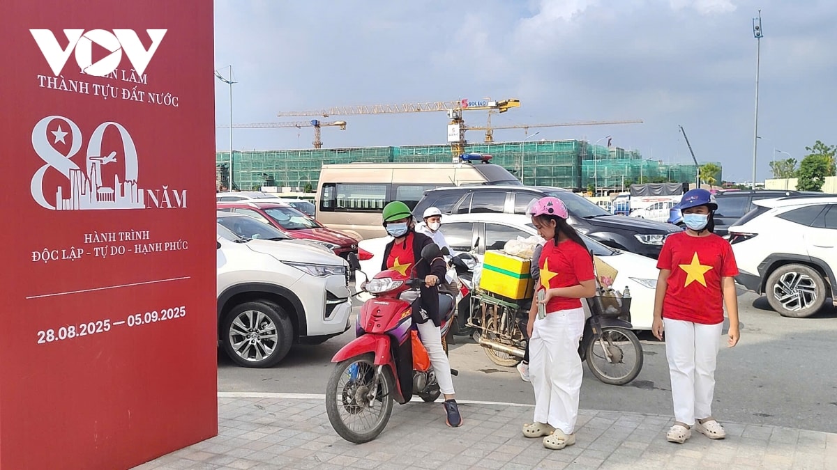 dong xe van ken cung tren cac nga duong toi trien lam quoc gia truoc ngay be mac hinh anh 9