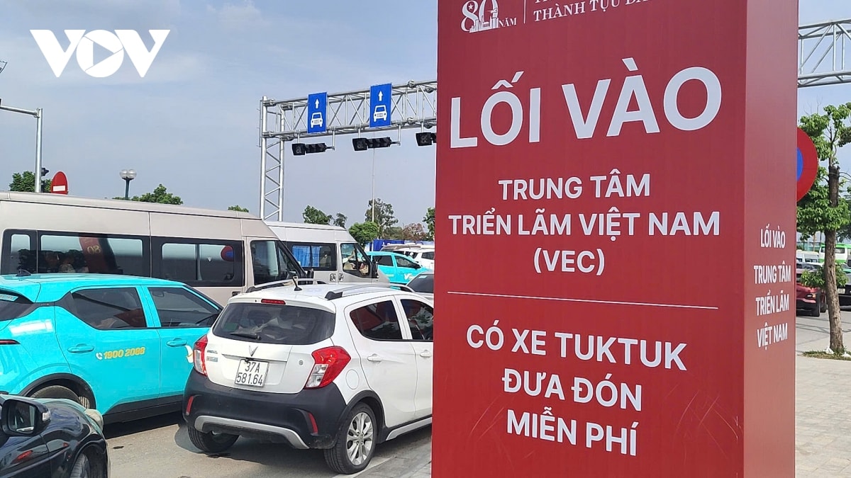 dong xe van ken cung tren cac nga duong toi trien lam quoc gia truoc ngay be mac hinh anh 10